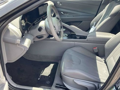 Used 2025 Hyundai Elantra SEL FWD image 11