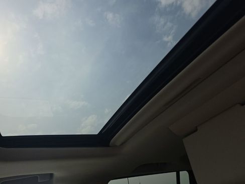 Used 2018 GMC Yukon XL SLT w/ Premium Edition image 26