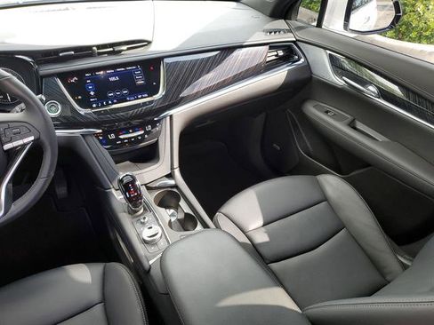 Certified 2023 Cadillac XT6 Premium Luxury image 19