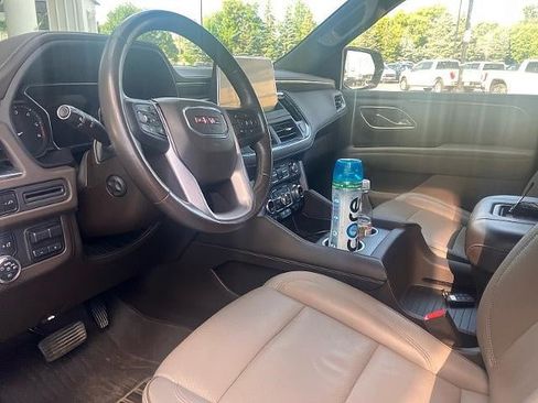 Used 2021 GMC Yukon SLT w/ SLT Luxury Package AWD/4WD image 3