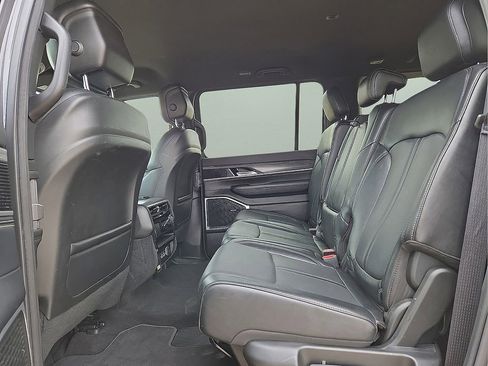 Used 2024 Jeep Wagoneer Series II w/ Flexible Seating Group image 15