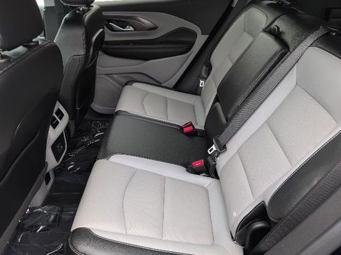 Used 2023 GMC Terrain SLT w/ LPO, Floor Liner Package image 23