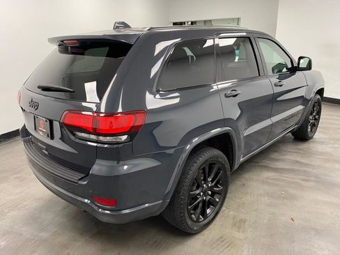 Used 2017 Jeep Grand Cherokee Altitude image 6