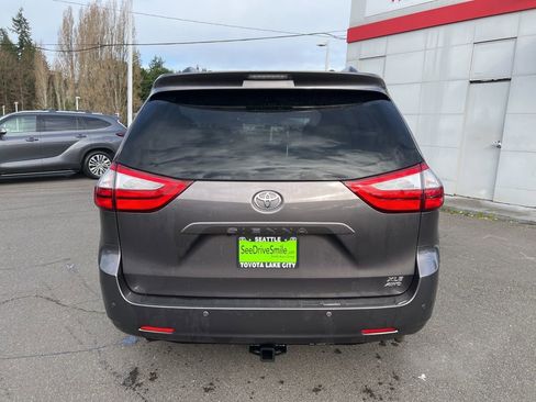 Used 2016 Toyota Sienna XLE w/ XLE Navigation Package image 5