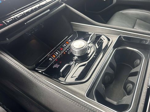 Used 2023 Jeep Wagoneer L Series III w/ Premium Group I image 15