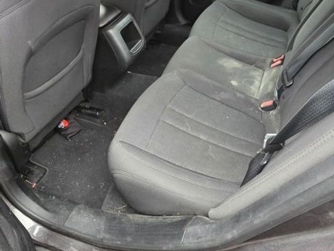 Used 2015 Chrysler 200 Limited image 4