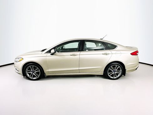 Used 2017 Ford Fusion SE w/ Equipment Group 201A image 4