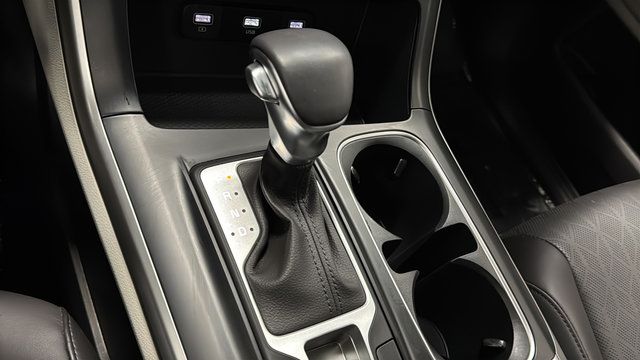 Used 2024 Kia Carnival LX FWD image 18