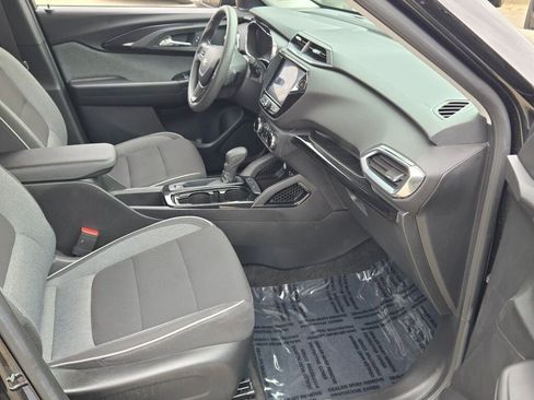 Used 2021 Chevrolet TrailBlazer LT w/ Convenience Package FWD image 4