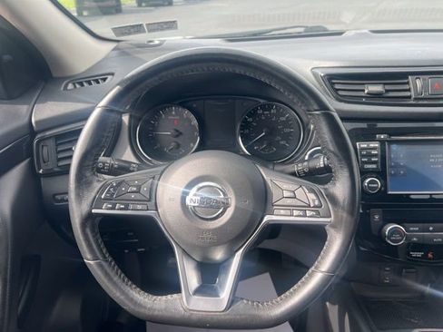 Used 2018 Nissan Rogue Sport SV w/ SV Technology Package image 19