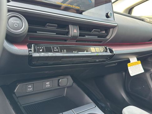 New 2025 Toyota Prius Plug-In Hybrid image 23