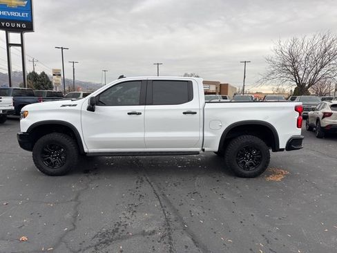 Used 2025 Chevrolet Silverado 1500 ZR2 w/ Technology Package image 4