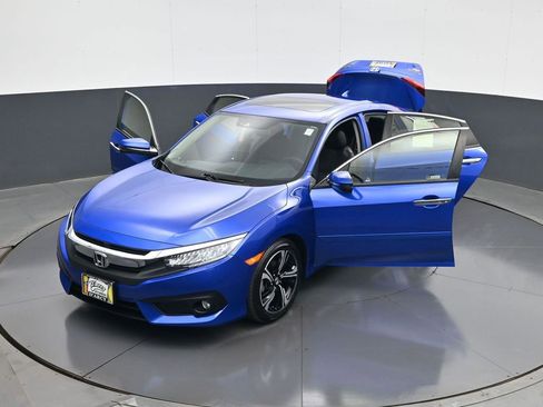Used 2018 Honda Civic Touring image 30