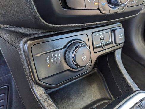 Used 2021 Jeep Renegade Sport image 29