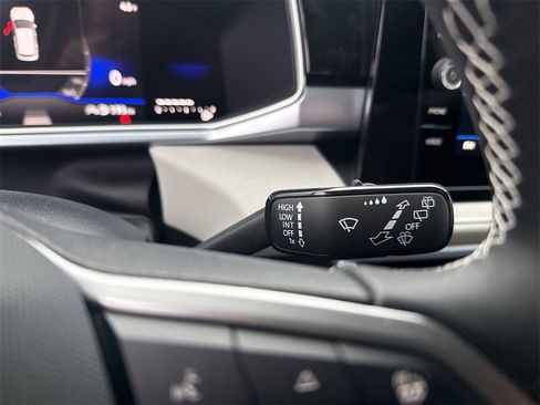 New 2026 Volkswagen Taos SE image 22