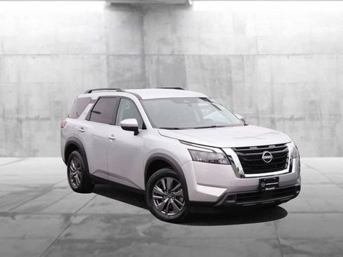 Certified 2025 Nissan Pathfinder SV FWD image 2