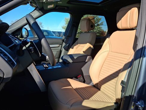 New 2026 Land Rover Discovery Limited Edition image 3