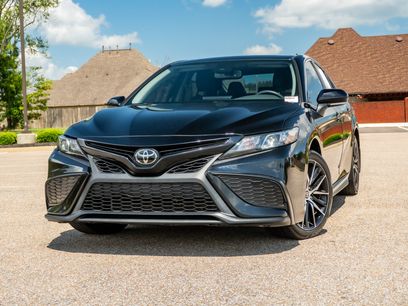 Used 2024 Toyota Camry SE w/ Cold Weather Package