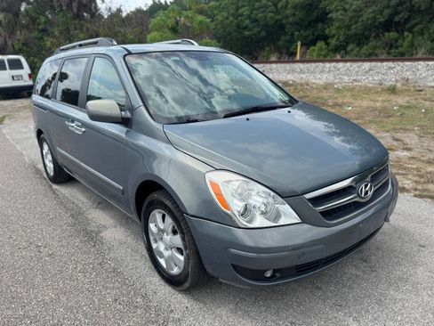 Used 2007 Hyundai Entourage GLS FWD image 2