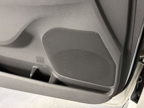 Used 2020 Toyota Sienna LE w/ Carpet Mat Package FWD image 21
