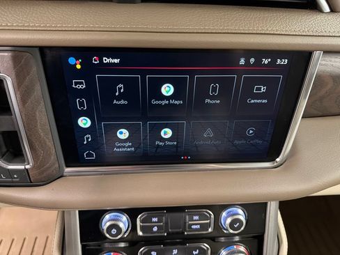 Used 2022 GMC Yukon XL Denali w/ Denali Premium Package AWD/4WD image 9