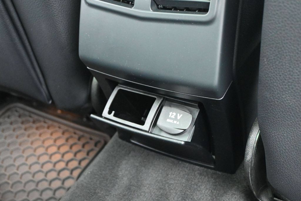 Used 2014 Mercedes-Benz E 250 BlueTEC Sedan image 21