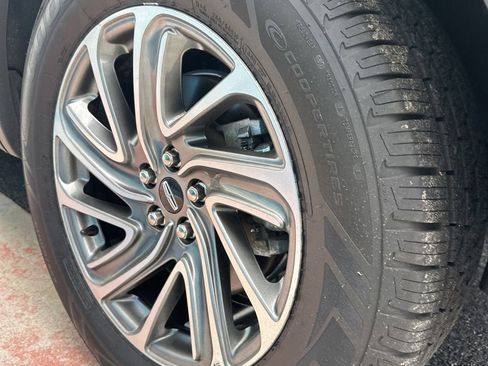Used 2023 Lincoln Aviator 2WD image 5