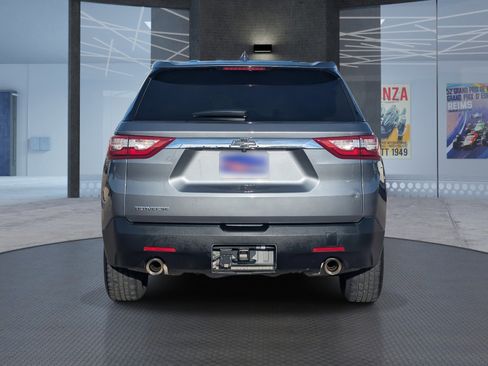 Used 2021 Chevrolet Traverse LS image 5