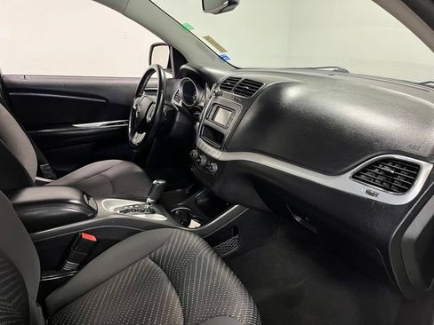 Used 2017 Dodge Journey SXT w/ Chrome Appearance Group FWD image 11
