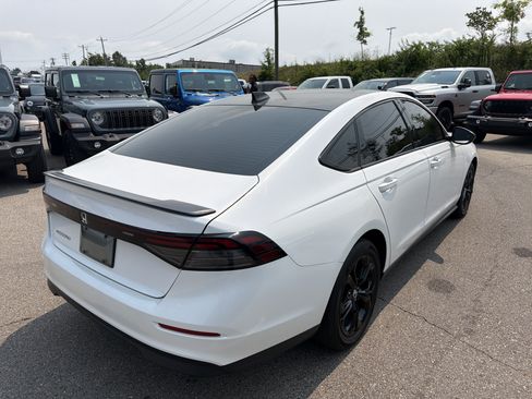 Used 2025 Honda Accord SE image 10