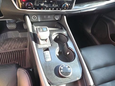 Used 2022 Nissan Rogue SL w/ SL Premium Package image 19