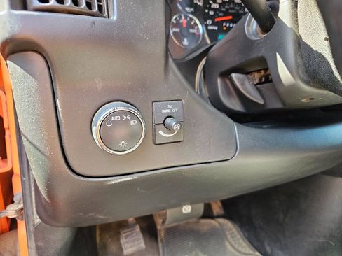 Used 2017 Chevrolet Express 2500 RWD image 16