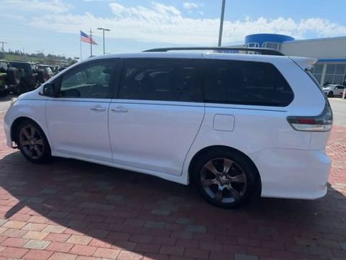 Used 2015 Toyota Sienna SE w/ SE Preferred Package FWD image 8