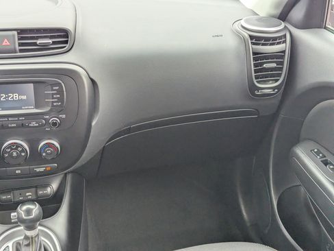 Used 2016 Kia Soul + image 15