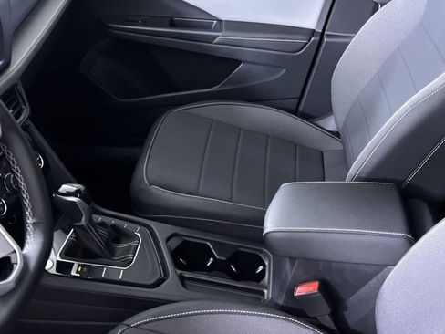 Used 2024 Volkswagen Taos SE image 20