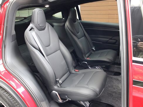 Used 2023 Tesla Model X image 32