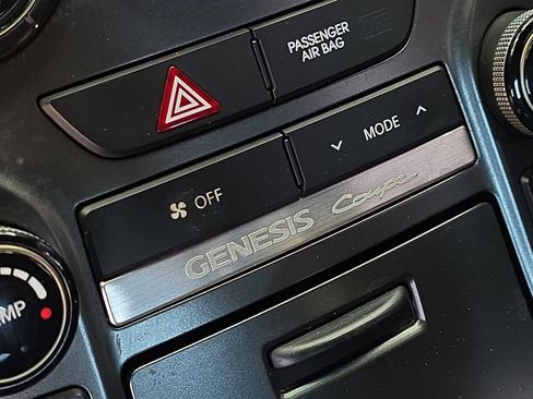 Used 2015 Hyundai Genesis 3.8 image 30