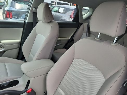 Certified 2025 Kia Soul LX w/ LX Technology Package FWD image 17