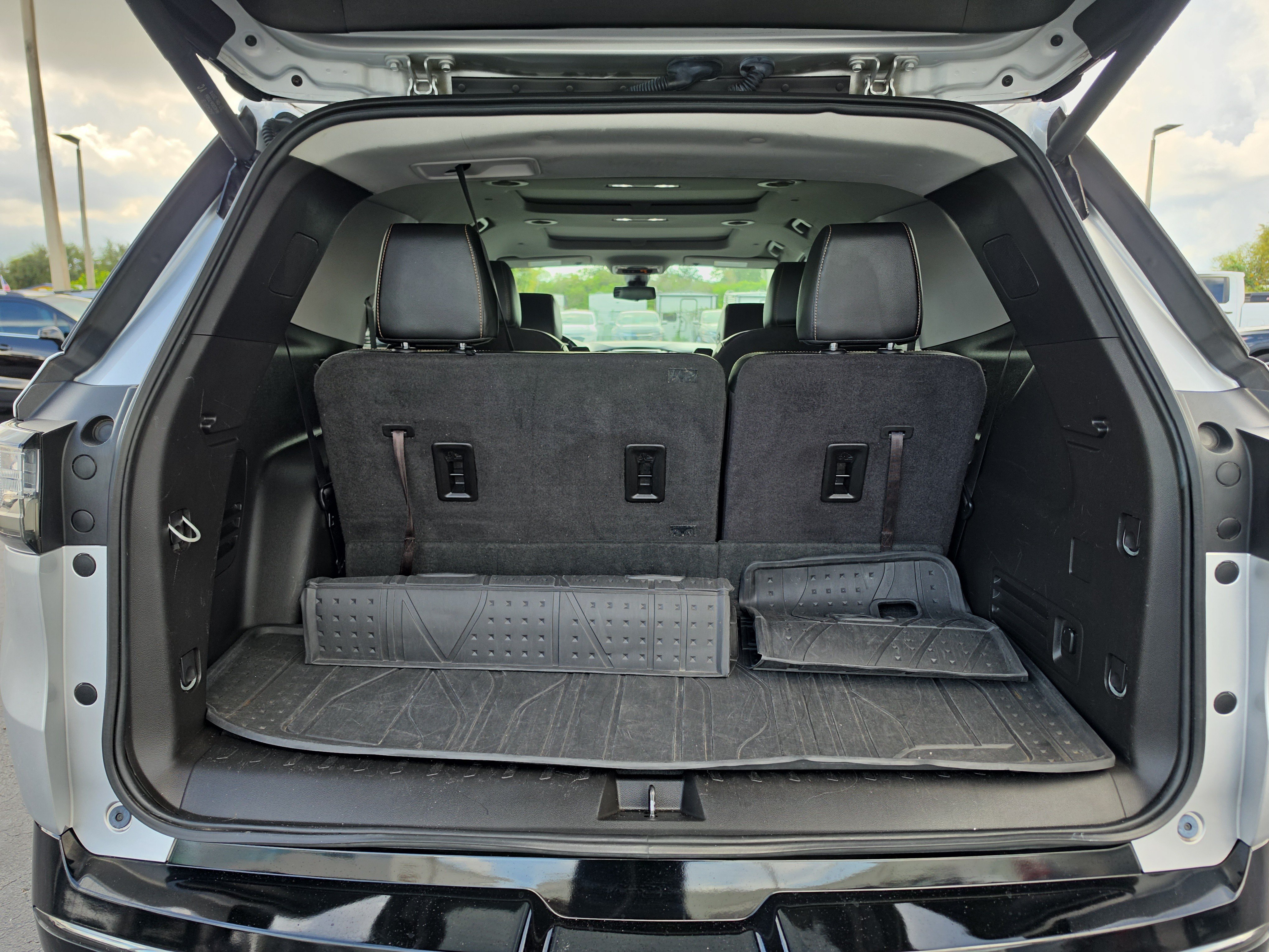 Certified 2019 Chevrolet Traverse Premier w/ Redline Edition AWD/4WD image 7
