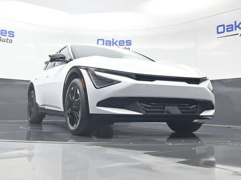 New 2026 Kia EV6 Wind RWD image 38