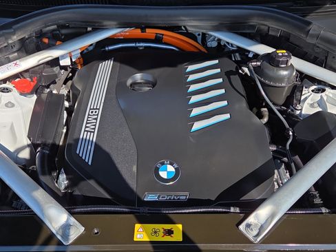 Used 2021 BMW X5 xDrive45e w/ Parking Assistance Package image 24