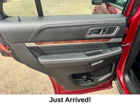 Used 2016 Ford Explorer Platinum image 23