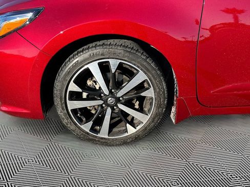Used 2018 Nissan Altima 2.5 SR w/ Interior Lighting Package image 9