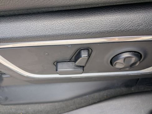 Used 2019 RAM 1500 Laramie RWD image 19