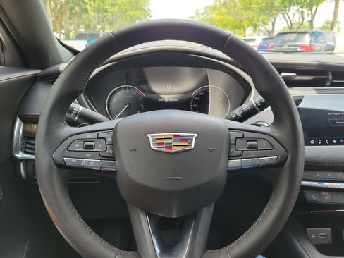 Used 2021 Cadillac XT4 Premium Luxury FWD image 19