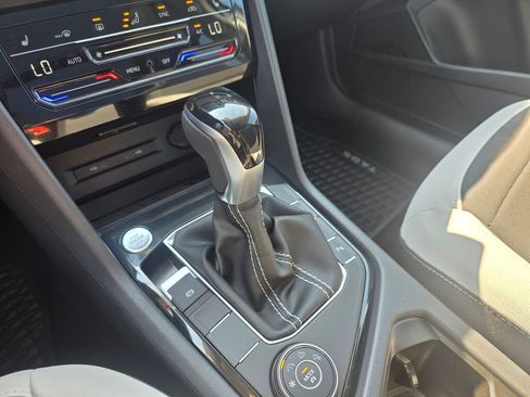 New 2025 Volkswagen Taos SE image 25