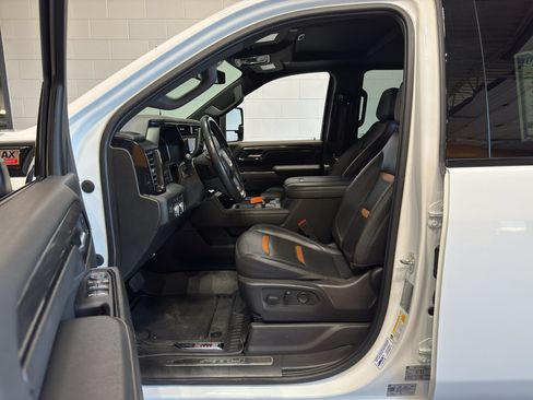 Used 2024 GMC Sierra 3500 AT4 w/ AT4 Preferred Package AWD/4WD image 18