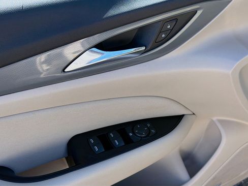 Used 2018 Buick Regal Preferred w/ Sights and Sounds Package FWD image 21