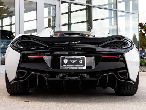 Used 2019 McLaren 570S Spider image 22