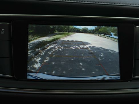 Used 2019 Buick Enclave Essence FWD image 31